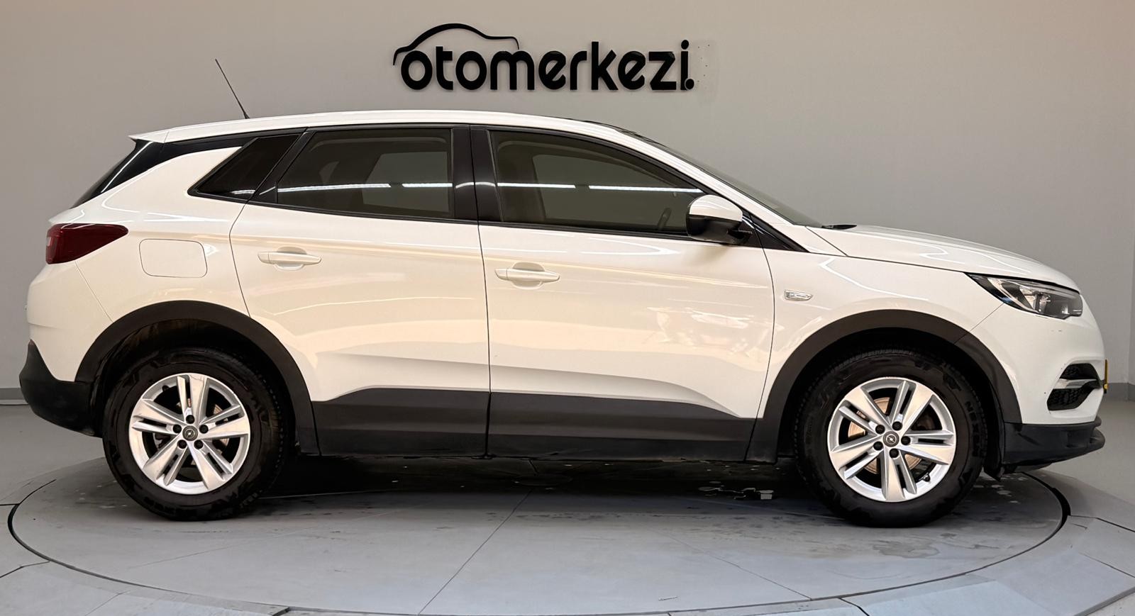 OPEL GRANDLAND 5